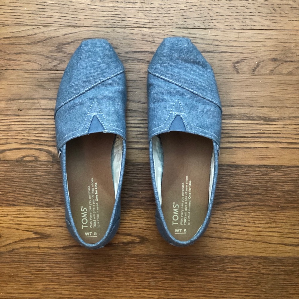 Chambray Toms size 7.5